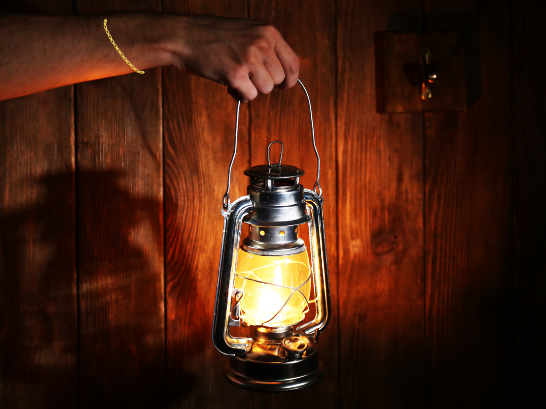 a hand holding a lamp